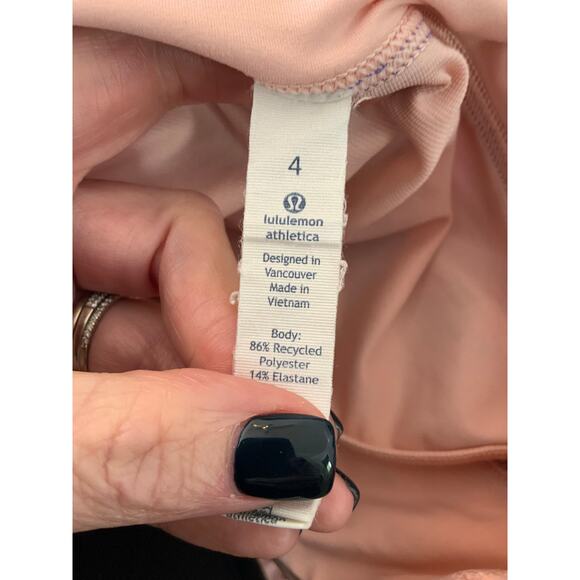 Lululemon Speed Up shorts size 4 - Picture 3 of 3